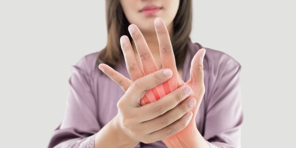 Rötungen der Haut und zunehmende Schmerzen in den Fingergelenken sind Symptome einer rheumatoiden Arthritis.